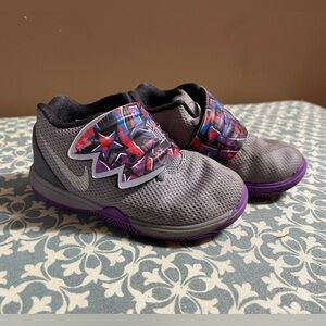 Nike toddler shoe size 8